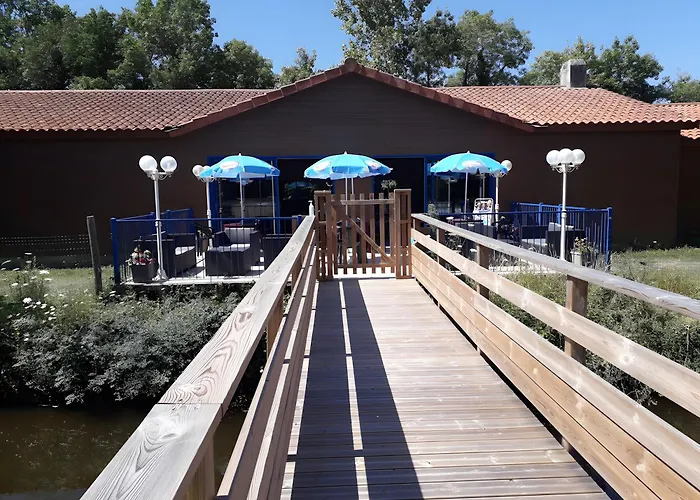 Kamp alanı Bois 3 Domaine Les Epinettes Saint-Gervais (Vendee)